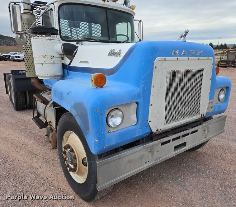 image for item DY1230 1977 Mack RS700L semi truck
