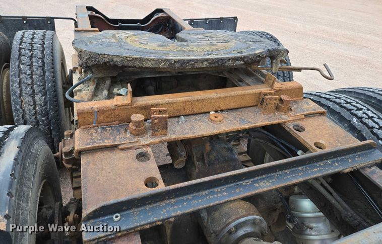 image for item DY1230 1977 Mack RS700L semi truck