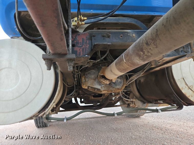 image for item DY1230 1977 Mack RS700L semi truck