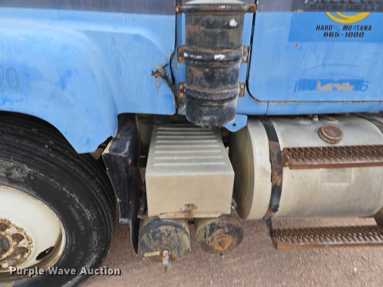 image for item DY1230 1977 Mack RS700L semi truck