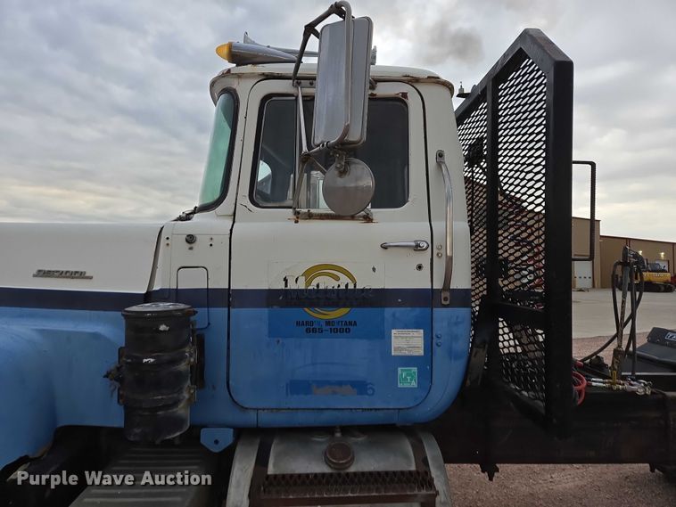 image for item DY1230 1977 Mack RS700L semi truck