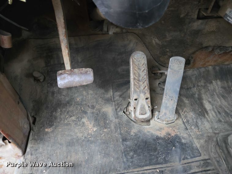 image for item DY1230 1977 Mack RS700L semi truck