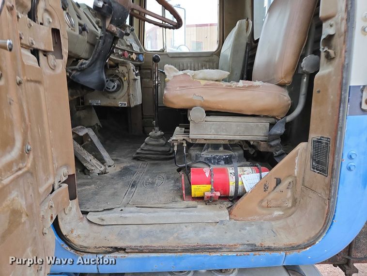 image for item DY1230 1977 Mack RS700L semi truck