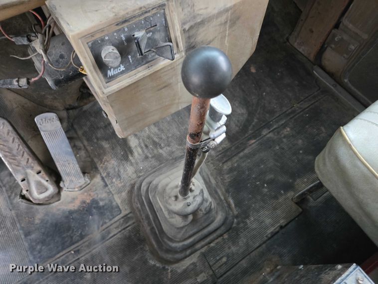 image for item DY1230 1977 Mack RS700L semi truck