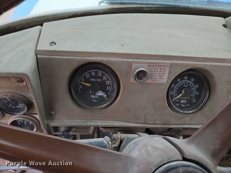 image for item DY1230 1977 Mack RS700L semi truck