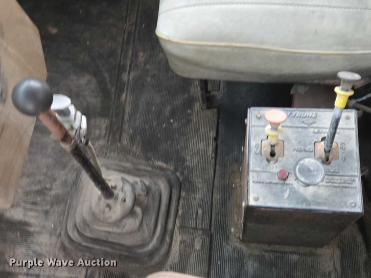 image for item DY1230 1977 Mack RS700L semi truck