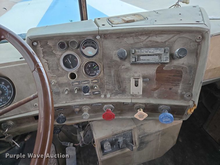 image for item DY1230 1977 Mack RS700L semi truck