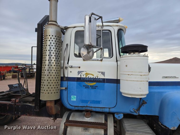 image for item DY1230 1977 Mack RS700L semi truck