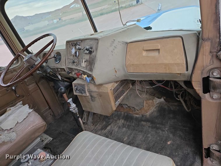 image for item DY1230 1977 Mack RS700L semi truck