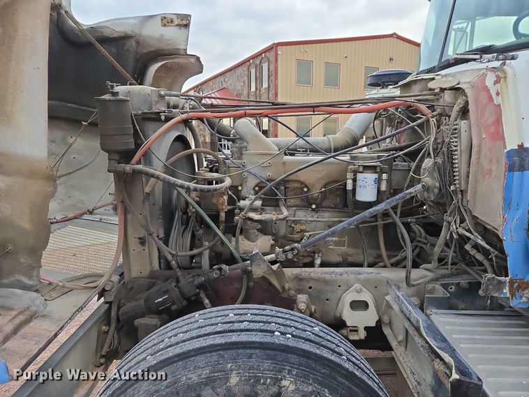 image for item DY1230 1977 Mack RS700L semi truck