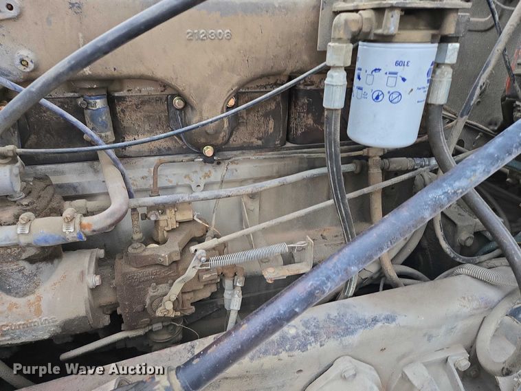 image for item DY1230 1977 Mack RS700L semi truck