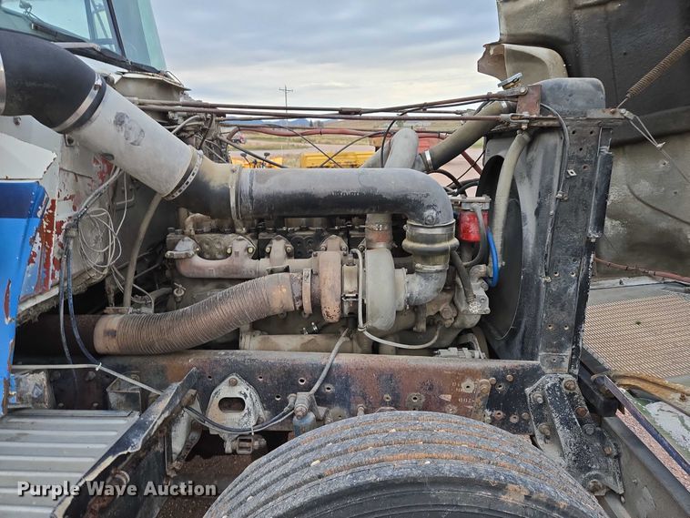 image for item DY1230 1977 Mack RS700L semi truck