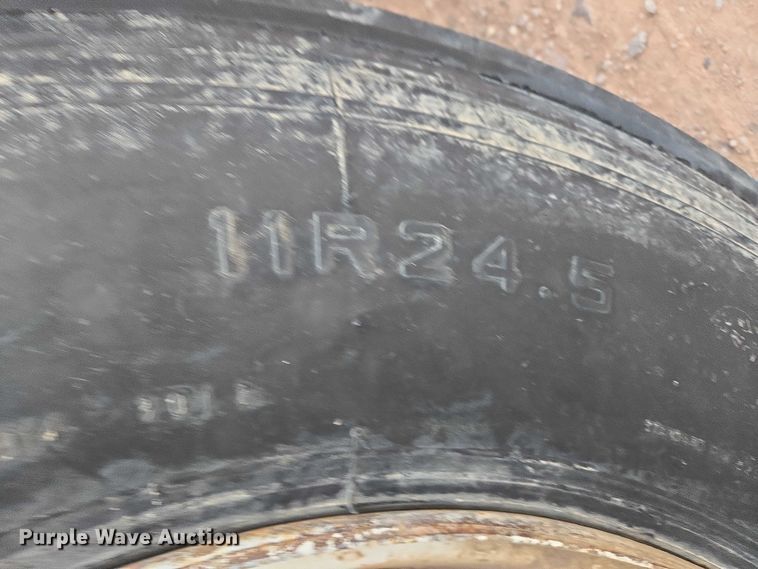 image for item DY1230 1977 Mack RS700L semi truck