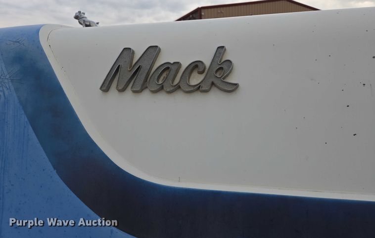 image for item DY1230 1977 Mack RS700L semi truck