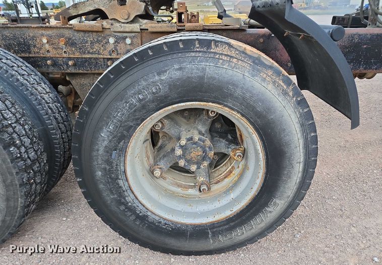 image for item DY1230 1977 Mack RS700L semi truck