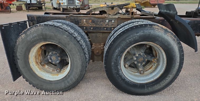 image for item DY1230 1977 Mack RS700L semi truck