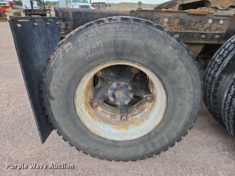 image for item DY1230 1977 Mack RS700L semi truck