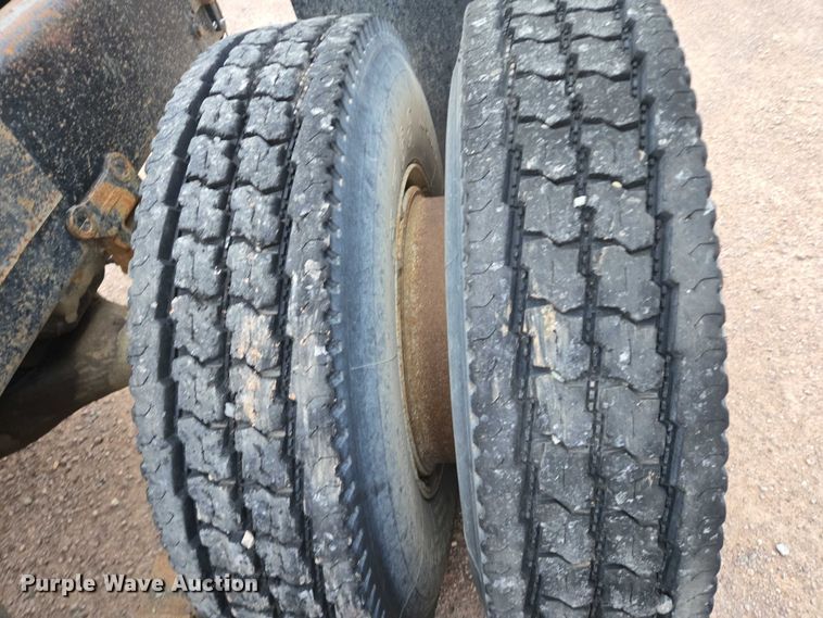 image for item DY1230 1977 Mack RS700L semi truck