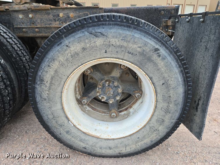 image for item DY1230 1977 Mack RS700L semi truck