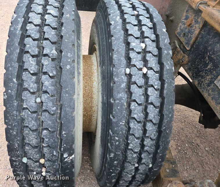 image for item DY1230 1977 Mack RS700L semi truck