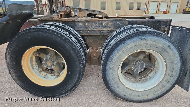 image for item DY1230 1977 Mack RS700L semi truck