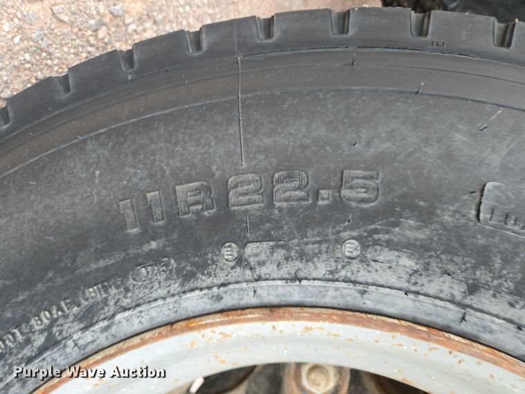 image for item DY1230 1977 Mack RS700L semi truck