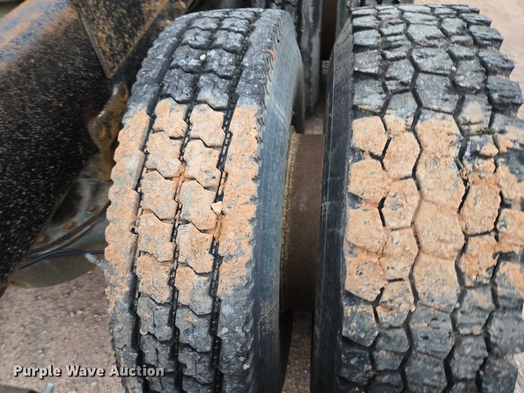 image for item DY1230 1977 Mack RS700L semi truck