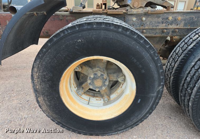 image for item DY1230 1977 Mack RS700L semi truck