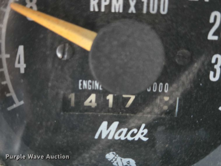 image for item DY1230 1977 Mack RS700L semi truck