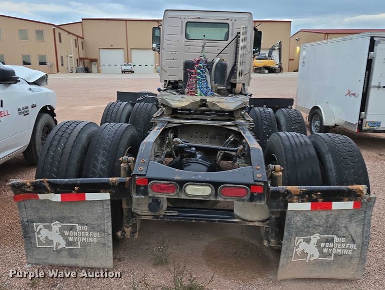 image for item DY1231 2014 Volvo VNL semi truck