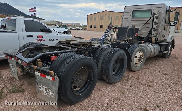 image for item DY1231 2014 Volvo VNL semi truck