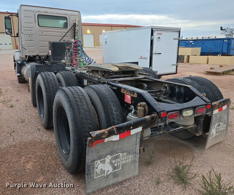 image for item DY1231 2014 Volvo VNL semi truck