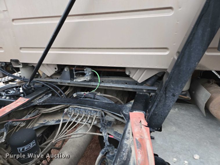 image for item DY1231 2014 Volvo VNL semi truck