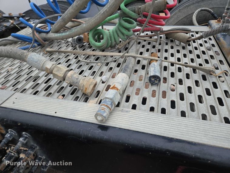 image for item DY1231 2014 Volvo VNL semi truck