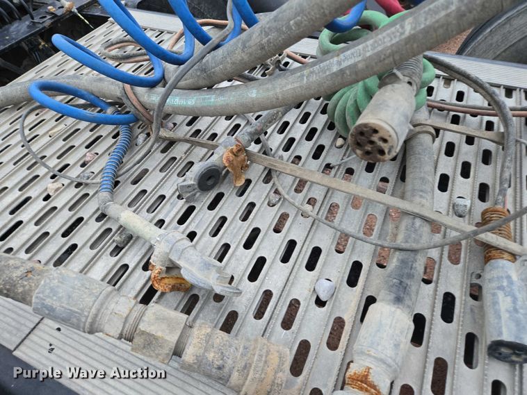 image for item DY1231 2014 Volvo VNL semi truck