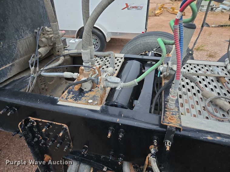 image for item DY1231 2014 Volvo VNL semi truck