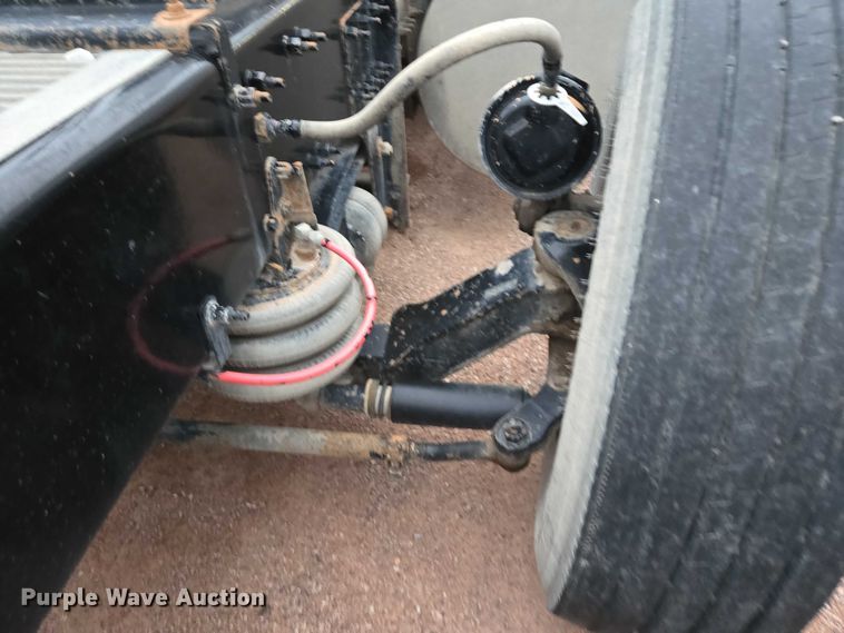 image for item DY1231 2014 Volvo VNL semi truck