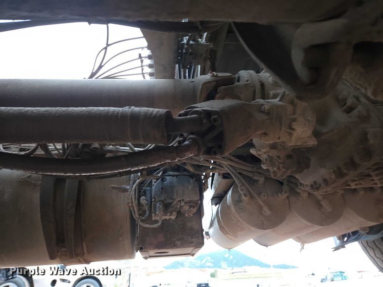 image for item DY1231 2014 Volvo VNL semi truck