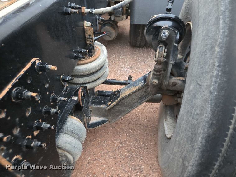 image for item DY1231 2014 Volvo VNL semi truck