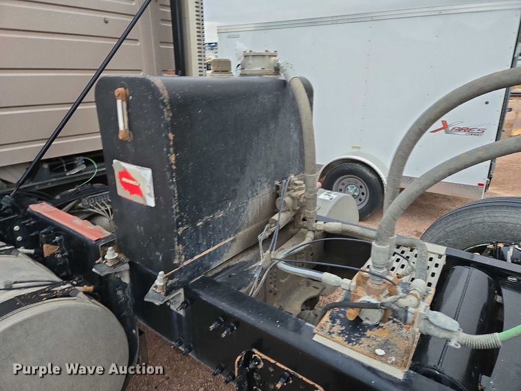 image for item DY1231 2014 Volvo VNL semi truck