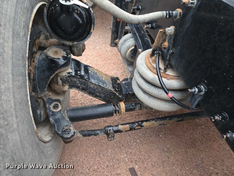 image for item DY1231 2014 Volvo VNL semi truck