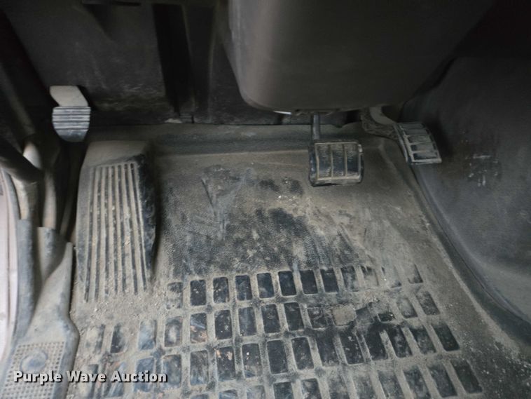 image for item DY1231 2014 Volvo VNL semi truck