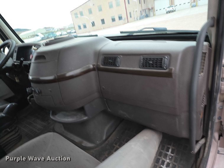 image for item DY1231 2014 Volvo VNL semi truck