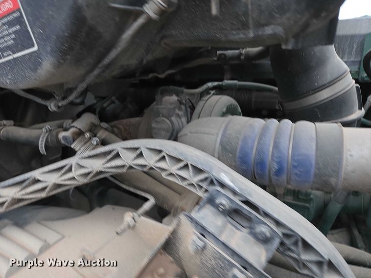 image for item DY1231 2014 Volvo VNL semi truck