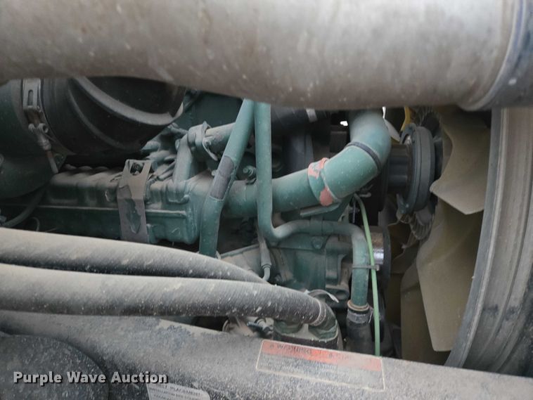 image for item DY1231 2014 Volvo VNL semi truck