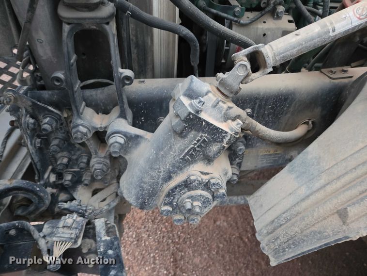 image for item DY1231 2014 Volvo VNL semi truck