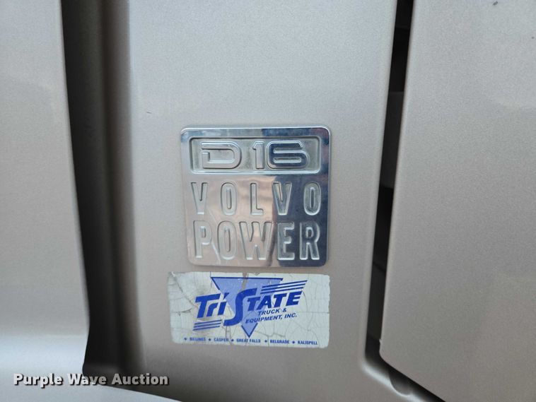 image for item DY1231 2014 Volvo VNL semi truck