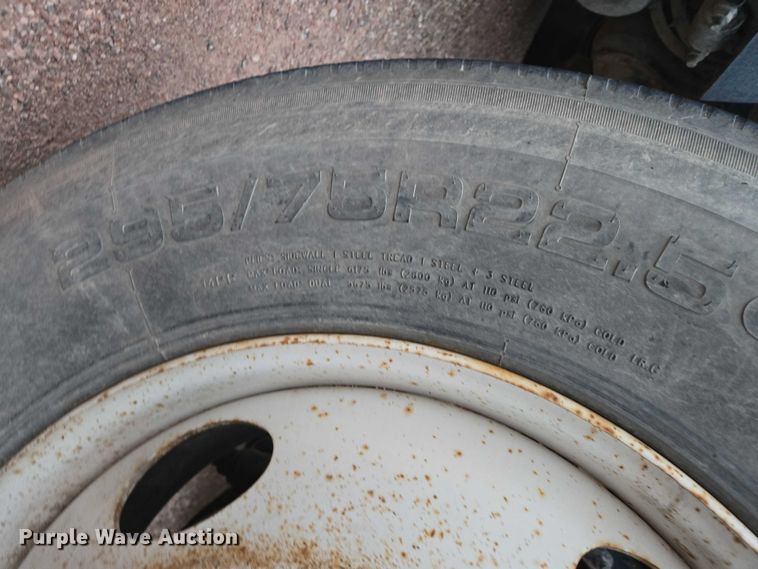 image for item DY1231 2014 Volvo VNL semi truck