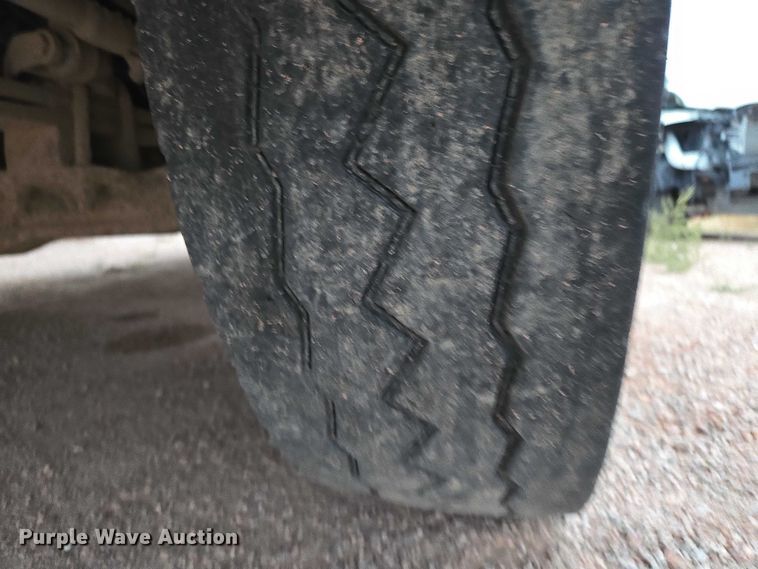 image for item DY1231 2014 Volvo VNL semi truck