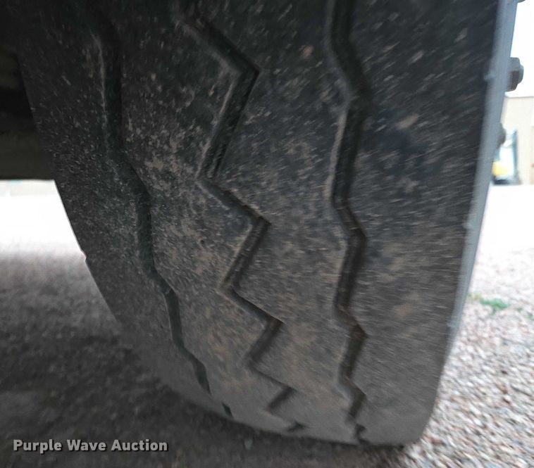 image for item DY1231 2014 Volvo VNL semi truck